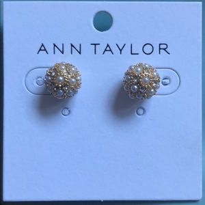 Ann Taylor Gold & Pearl Earrings (NWT)
